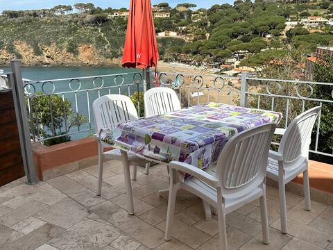 Successful Airbnb property: Brand new apartment by the sea in Capoliveri