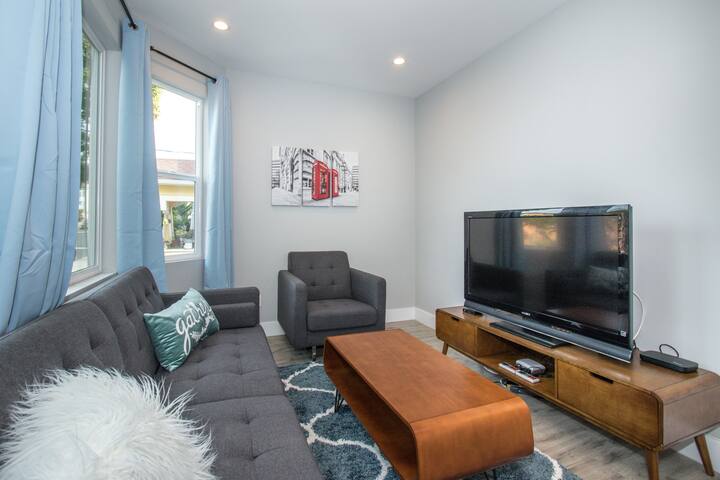SF Luxury living! 8bed/5bath 1 block from subway! gallery image 5