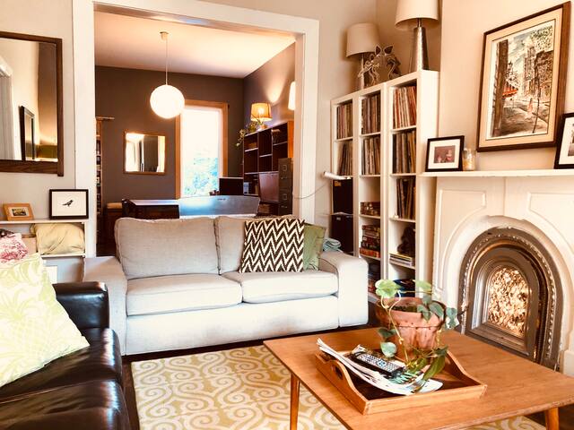 Toronto Home With a View gallery image 4