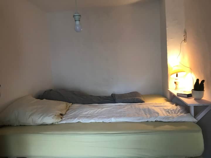 ห้องนอนพร้อมเตียงสองชั้นครึ่ง (160x200)