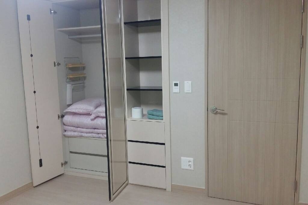 거실과 현관통로 입니다.
