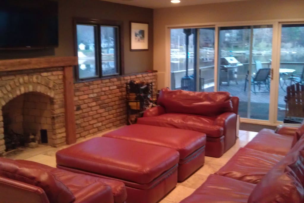 Living Room with fireplace