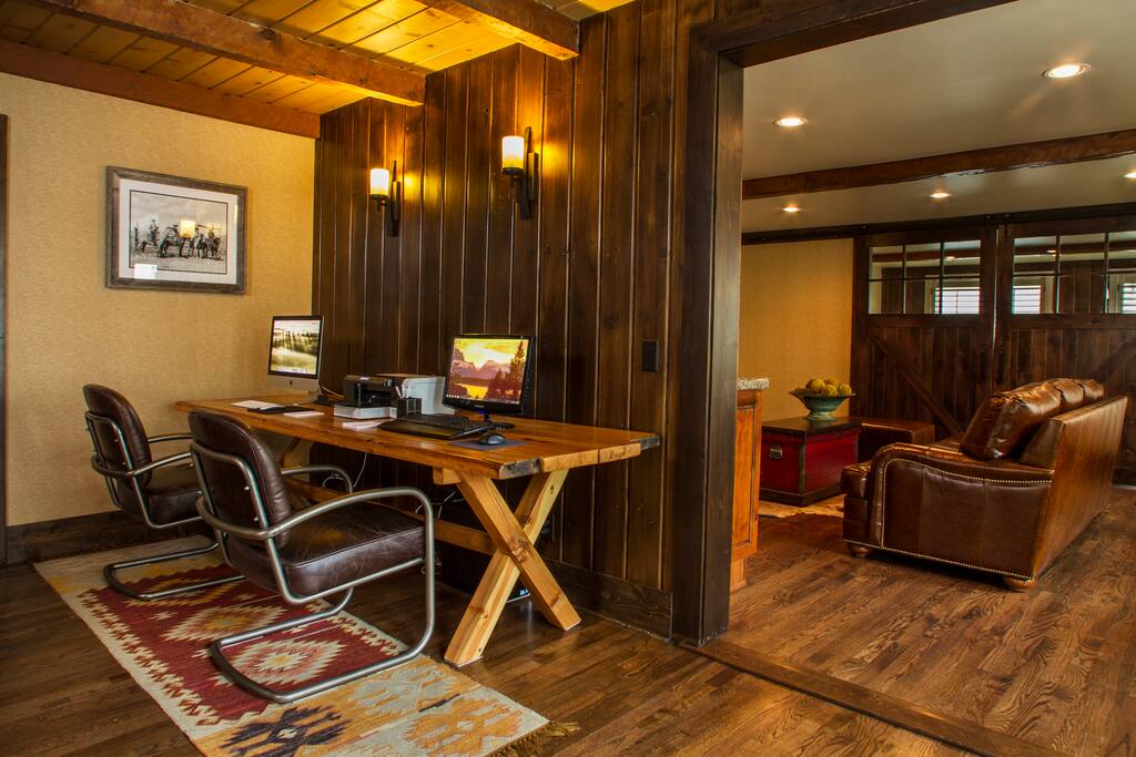 Lobby Business Center
