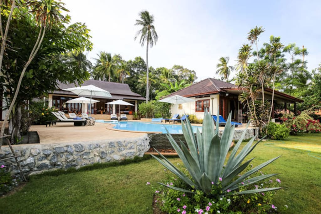 Amazing tropical gardens, private pool and stunning views