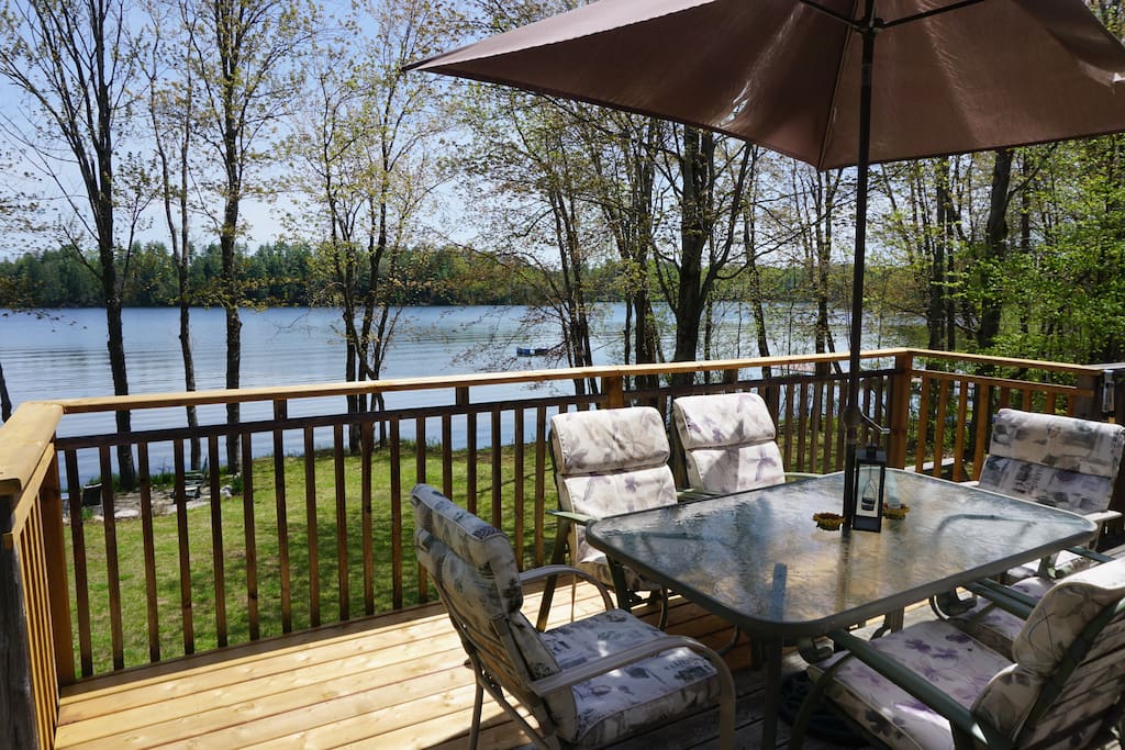 Beautiful Lakefront Cottage with Swimmable Beach Cabins for Rent in
