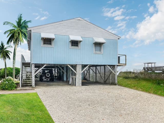 NEWLY RENOVATED Oceanfront & Dog Friendly w/ WiFi