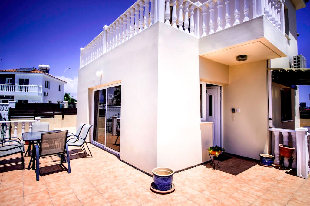 Entrance - Balcony