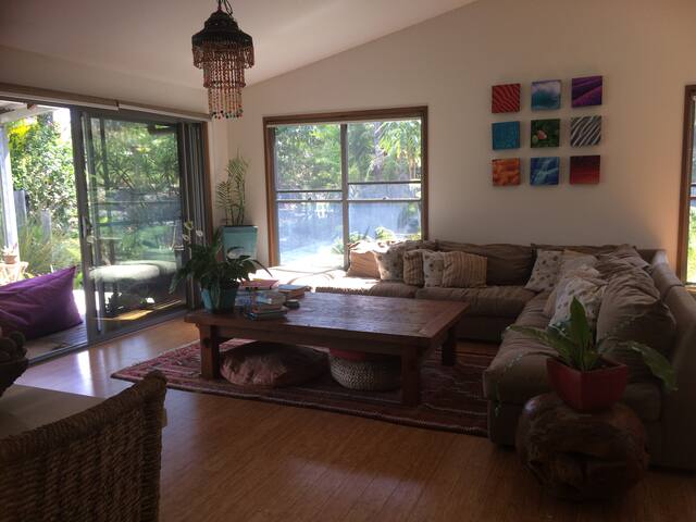 Luxury Eco home in rainforest, 10min from Noosa gallery image 5