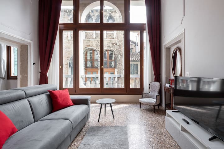 Apartment Palazzo Raspi - Canal View