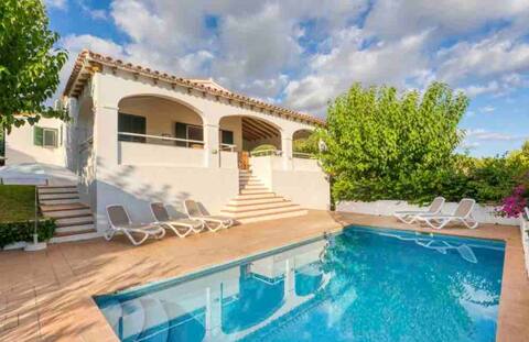 R10.Villa Beatriz. St Tomas Beach 5 minutes walk