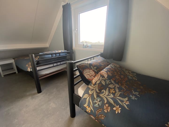 This bedroom is accessible through the other bedroom. The bedroom is only available from 3 people or in consultation. 