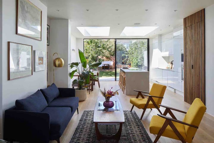 Newly renovated and bright 4 bedroom house