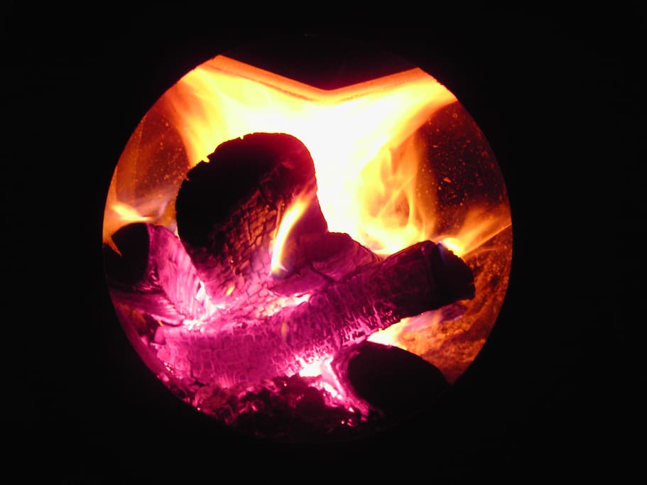 Geheizt wird mit Holzofen! Sehr gemütlich...