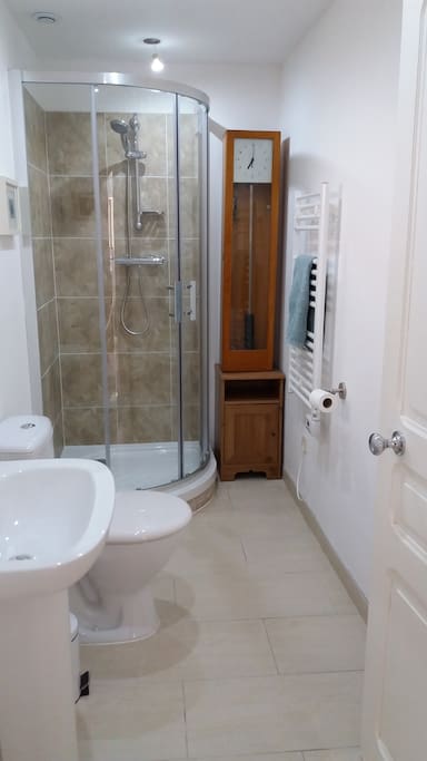 Guest private shower room - next door to the bedroom