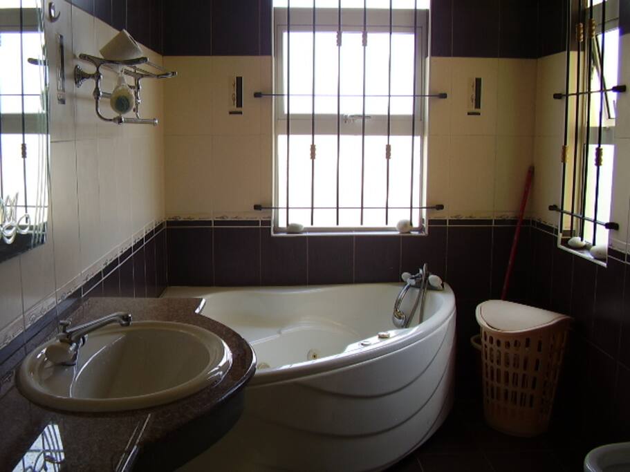 Bathroom of 8.m2 + Jacousi
