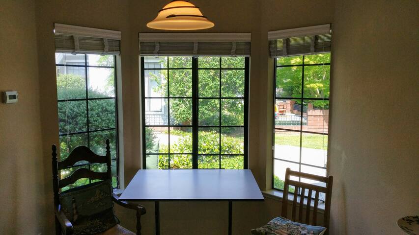 Close to Mountain View Caltrain and Google gallery image 3