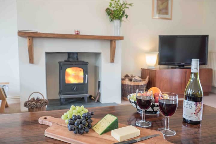 Peaceful, Restful + Spacious Cottage + Sea Views - Llangrannog