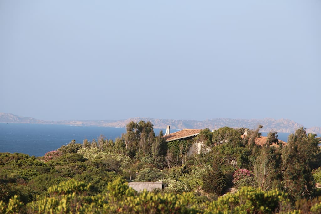 Villa Bianca und das Maddalena Archipelago im Hintergund