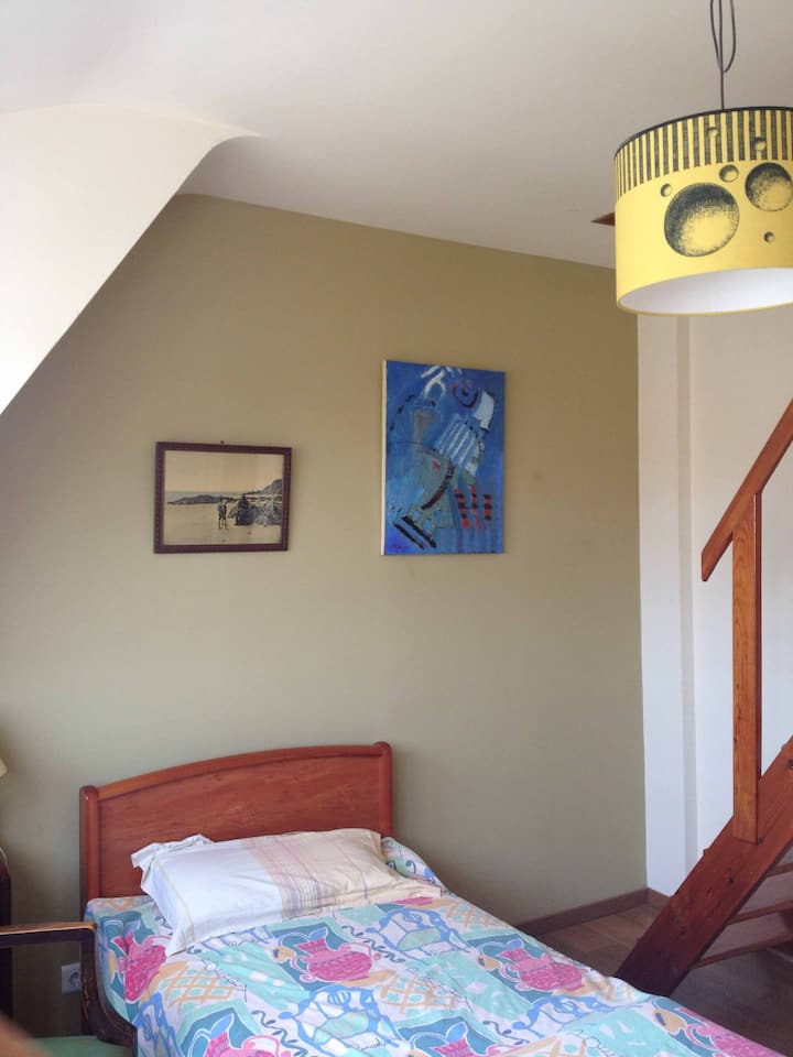 Habitación de bronce
Cama para una persona
+ cama de cajón