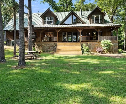 Secluded and Spacious Cabin on Lake Bob Sandlin
