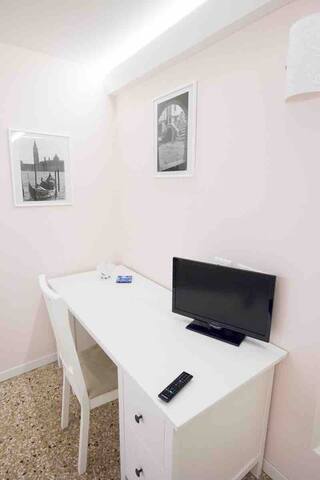 Venice Rialto Bridge Apartment gallery image 5