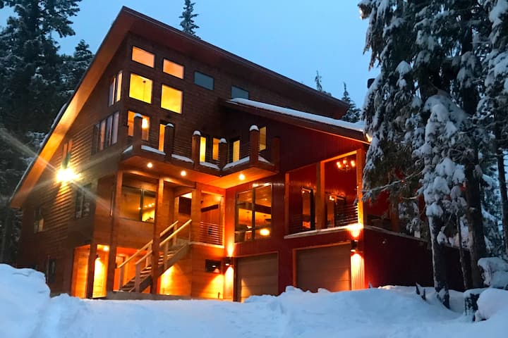 The Talon, Luxury Lodging & Hot Tub - Houses for Rent in Government