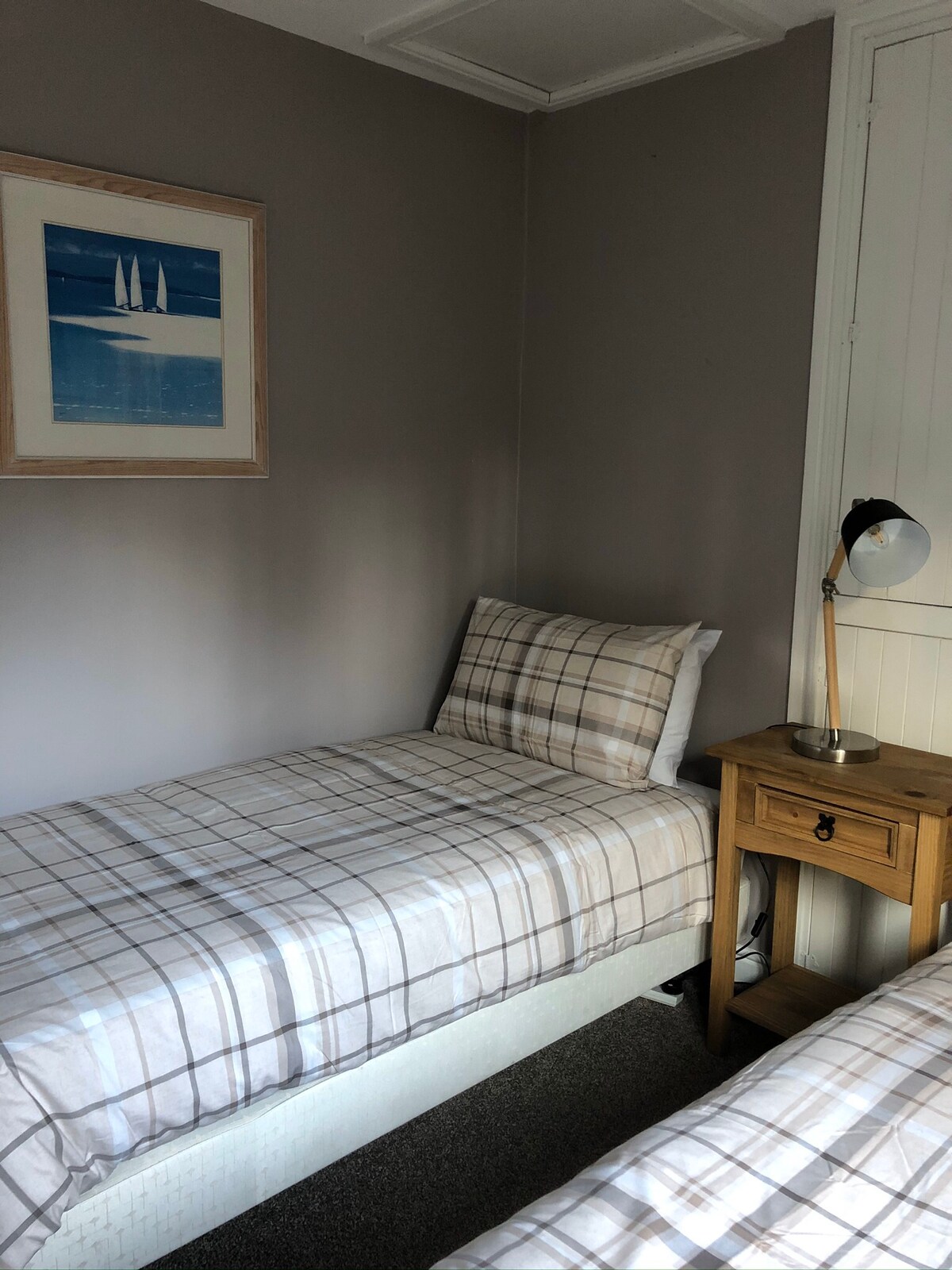 ห้องนอน 3 มีเตียงเดี่ยว 2 หลัง