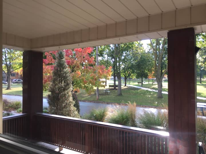 BnB Apt with Porch Overlooking Montebello Park