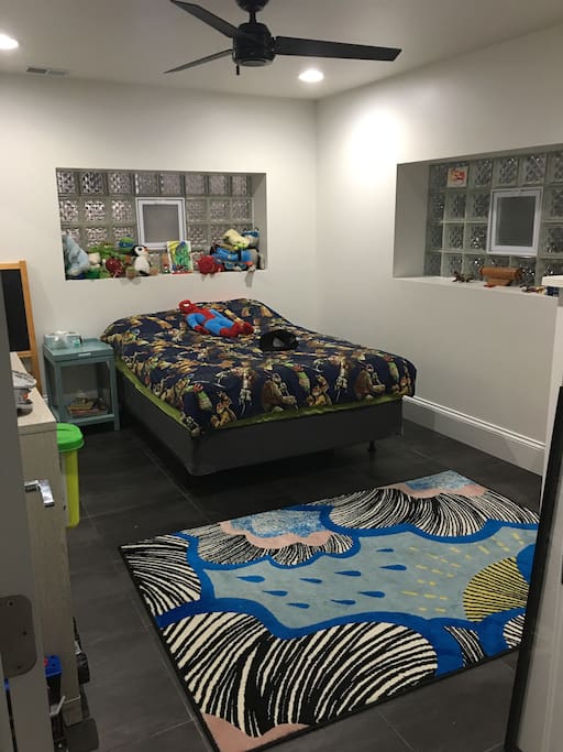 Full size bed