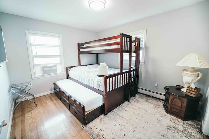 Bunk bed with 3 couches
1.- queen size bed 
2.- twin size bed 
3.- twin size bed 