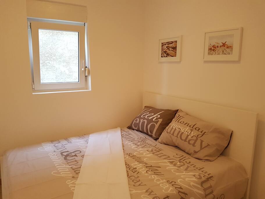 Queen bed