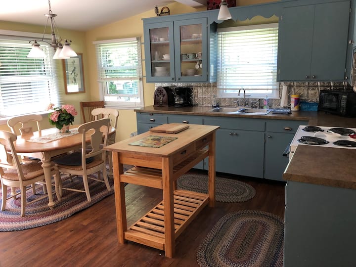 Historic Log Cabin by the Bay (Lake View) Cabins for Rent in Ellison