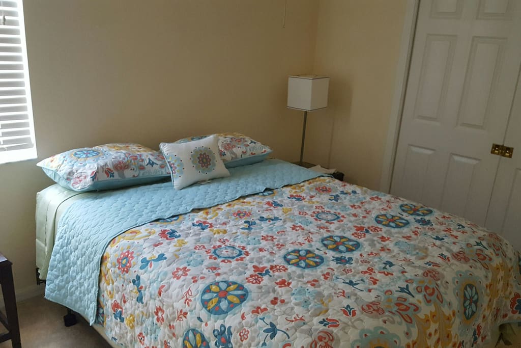 2nd Bedroom / Queen