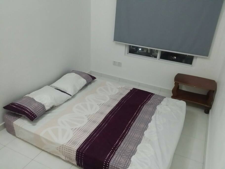 Queen bed room