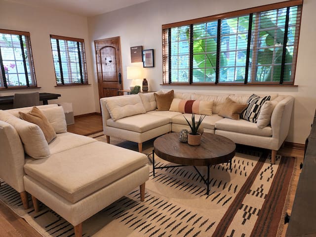 Jackson’s Comfy Bungalow near Sony Studios