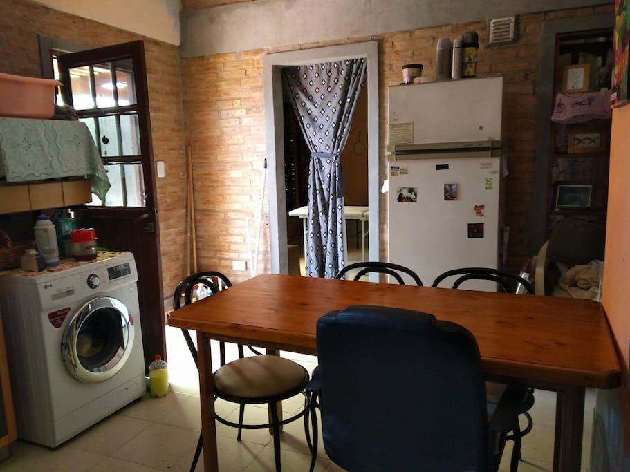 La cocina, el comedor y la lavadora