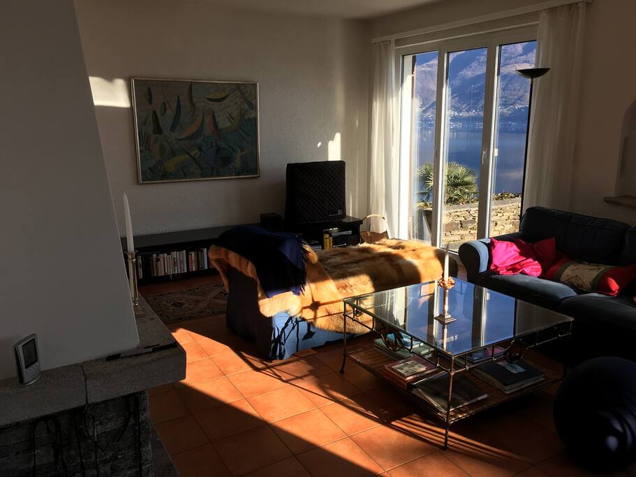 Wohnzimmer mit Kamin