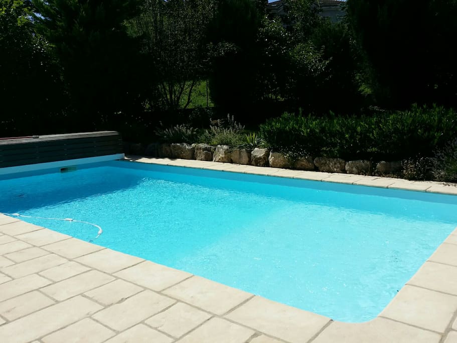 Pour un moment rafraichissant.
piscine chauffee.
