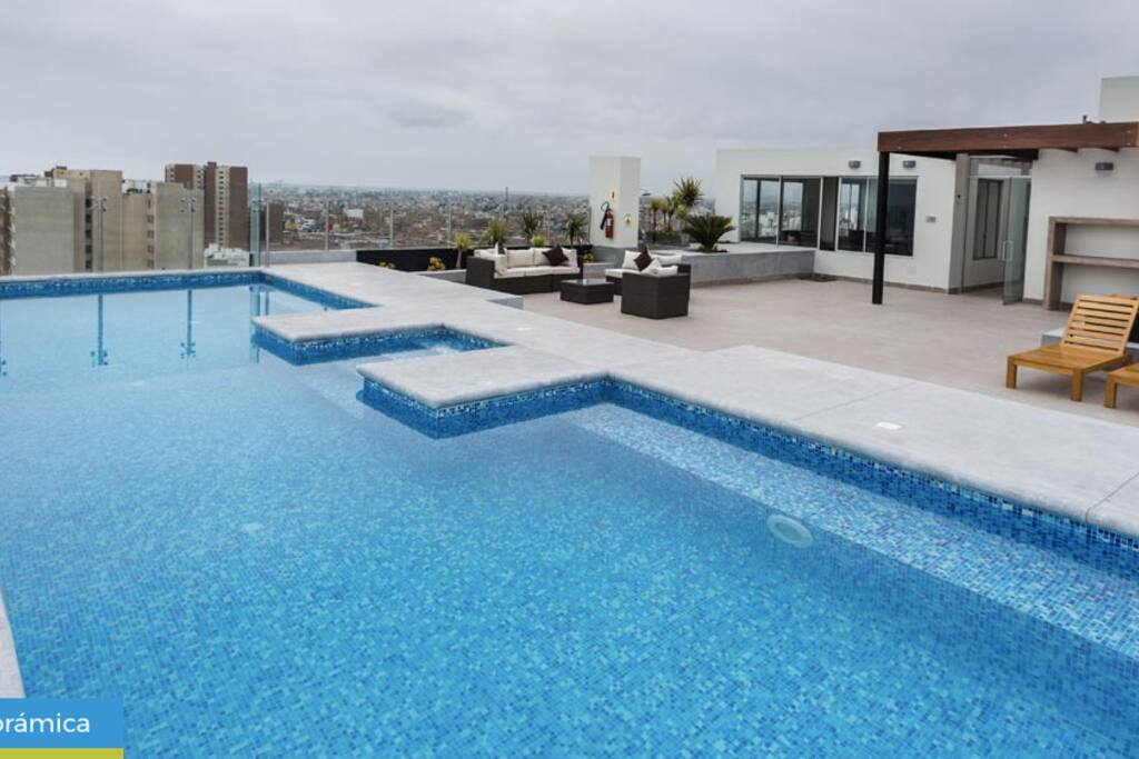 Pool on the 16th floor with ocean view