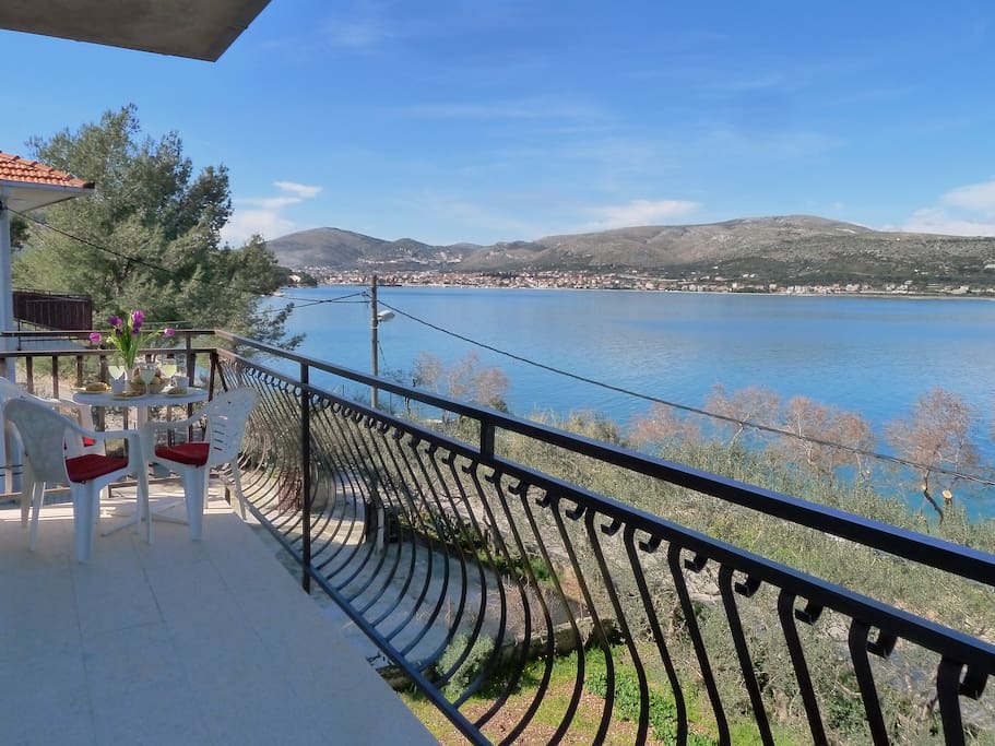 How about having breakfast with this view?
