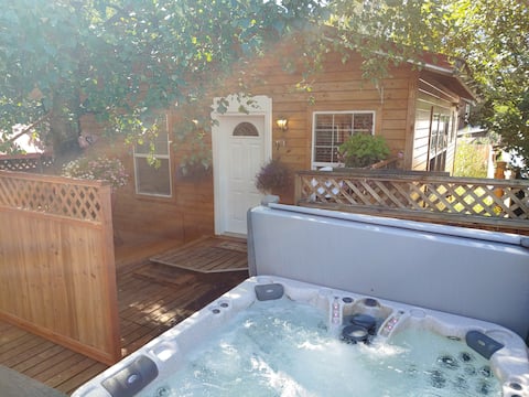 Alaska Cozy Cottage in the Heart of Chugiak
