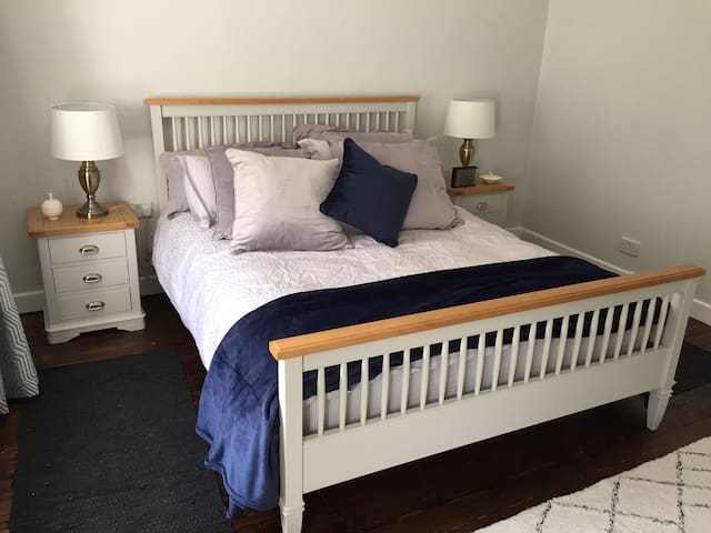 Modern Coach House – Luxury in Georgian Core