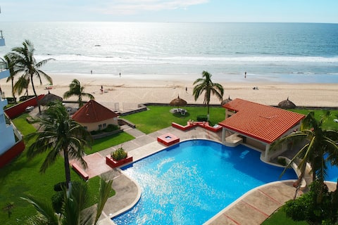 Top performing Airbnb: Beach house, Oceanfront swimming pool in Mazatlán