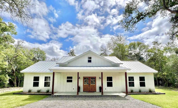 Farmhouse For Rent Examples The Oaks - Modern Farmhouse - Houses for Rent in La Grange, Texas ...
