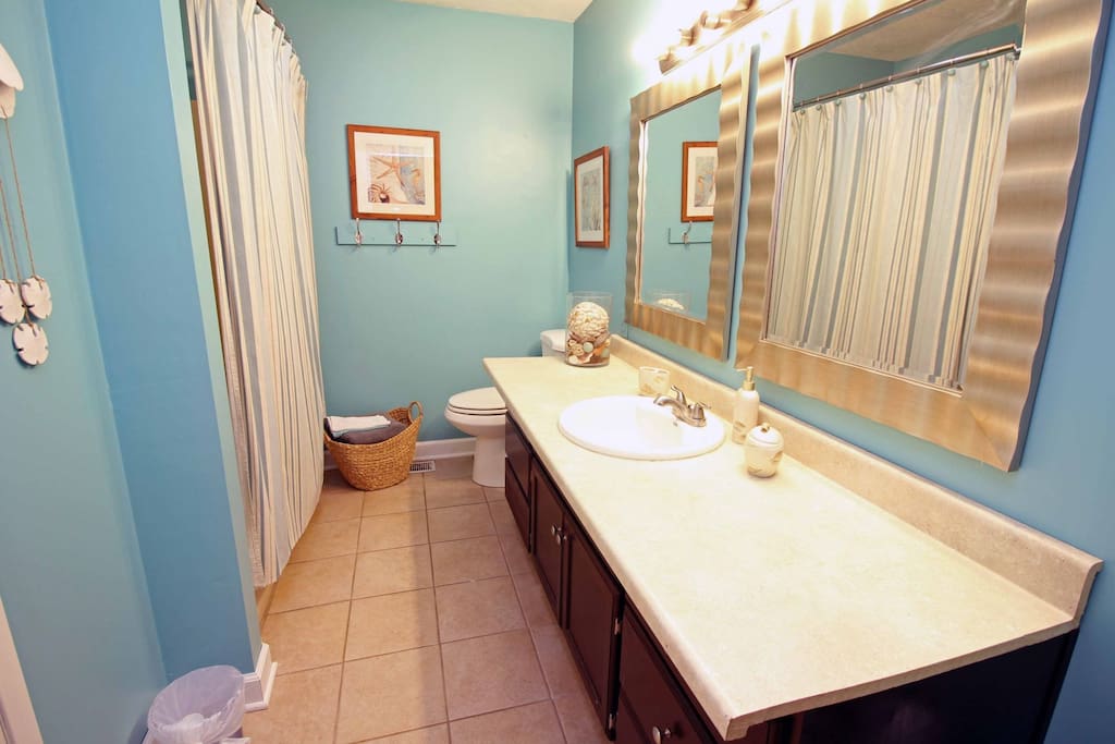 Large bathroom upstaits