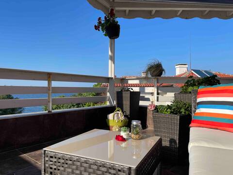 Vento e Mare 
fancy 2-bedroom flat with terrace