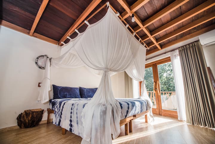 Bedroom #1 with 1 King double bed or 2 King singles. Bathroom and AC.