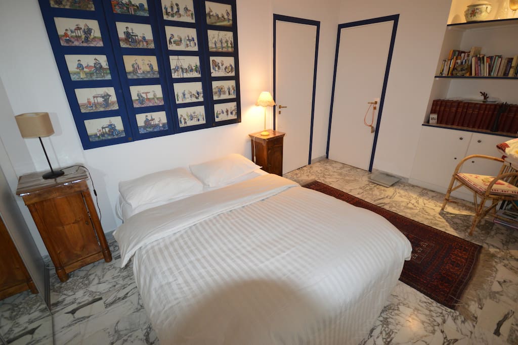 Bedroom with a double bed