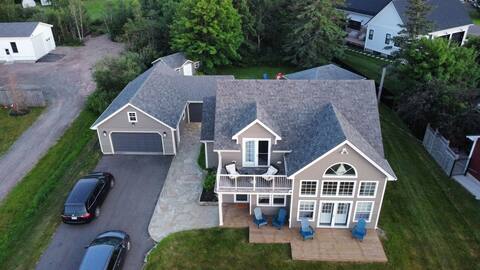 Luxury ocean view cottage near beaches and town