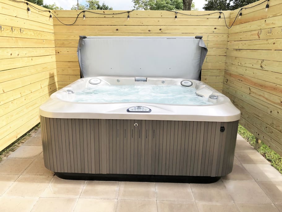 6 person hot tub